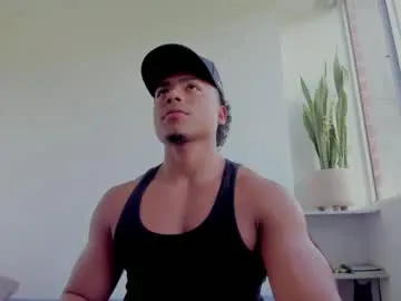 luckaisha – webcam model profile photo Image 10