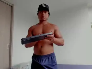 luckaisha – webcam model profile photo Image 14