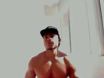 luckaisha – webcam model profile photo Image 9