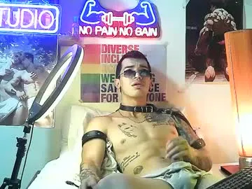 adelina_shine – webcam model profile photo Image 12