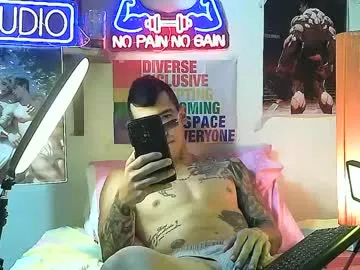 adelina_shine – webcam model profile photo Image 18