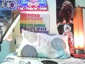 adelina_shine – webcam model profile photo Image 3