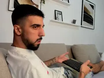 crimsonkitten – webcam model profile photo Image 2