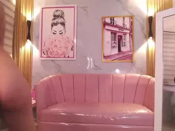 wethoneybee – webcam model profile photo Image 2