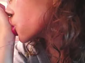 wethoneybee – webcam model profile photo Image 7