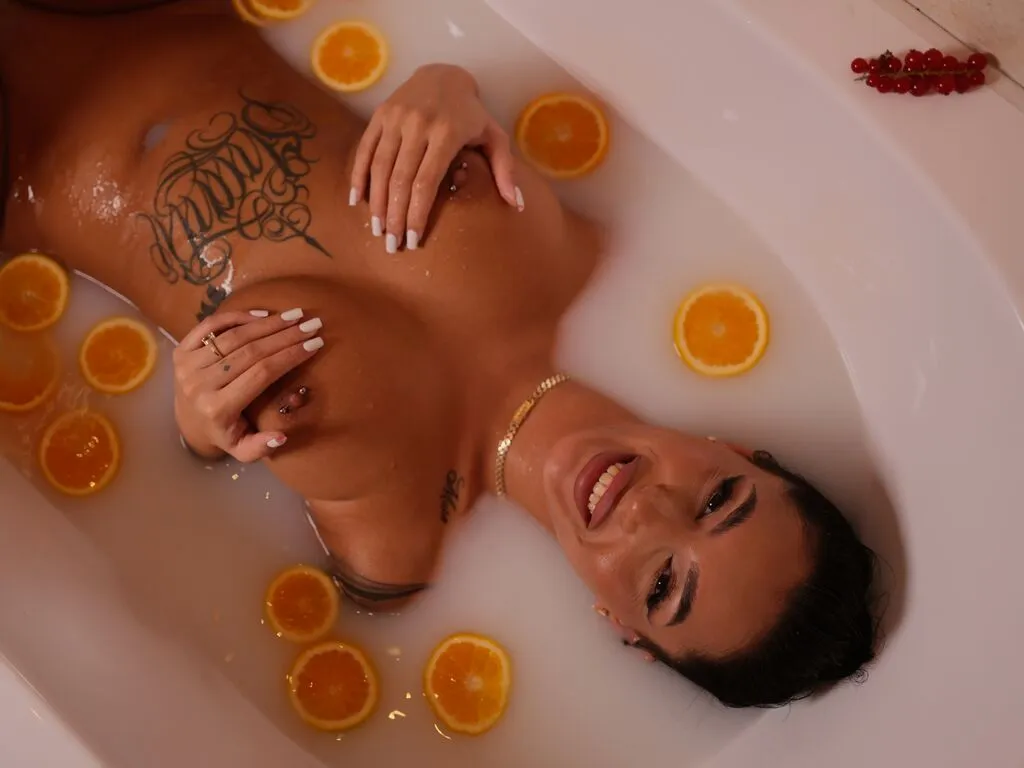 AishaaDevoe – webcam model profile photo