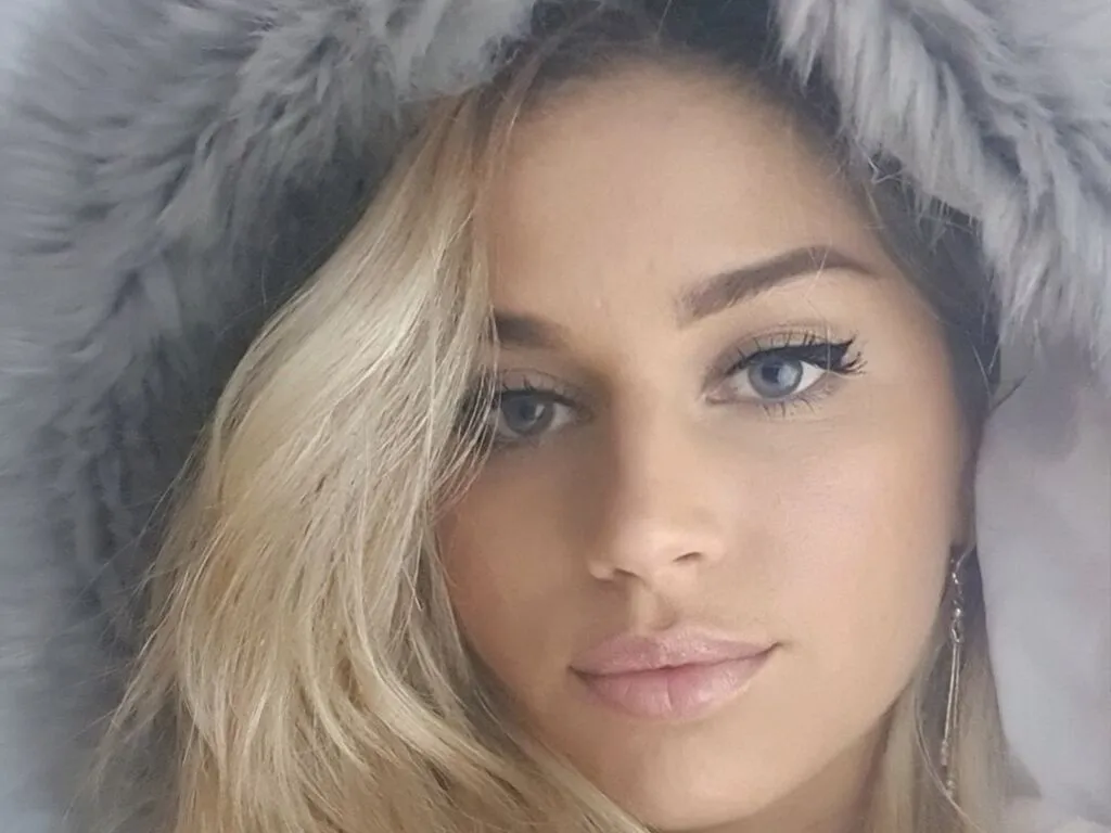 Alisia – webcam model profile photo