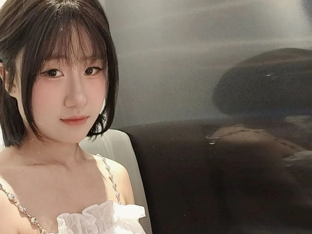 LilyBrooklyn – webcam model profile photo