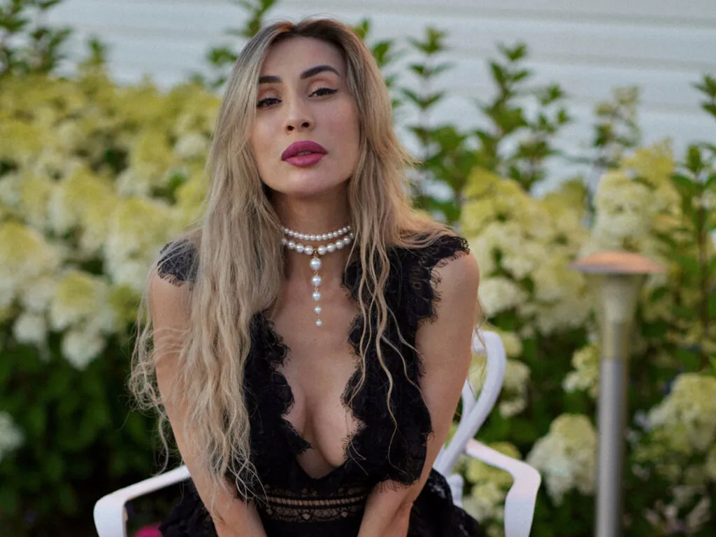 MicaSmil – webcam model profile photo