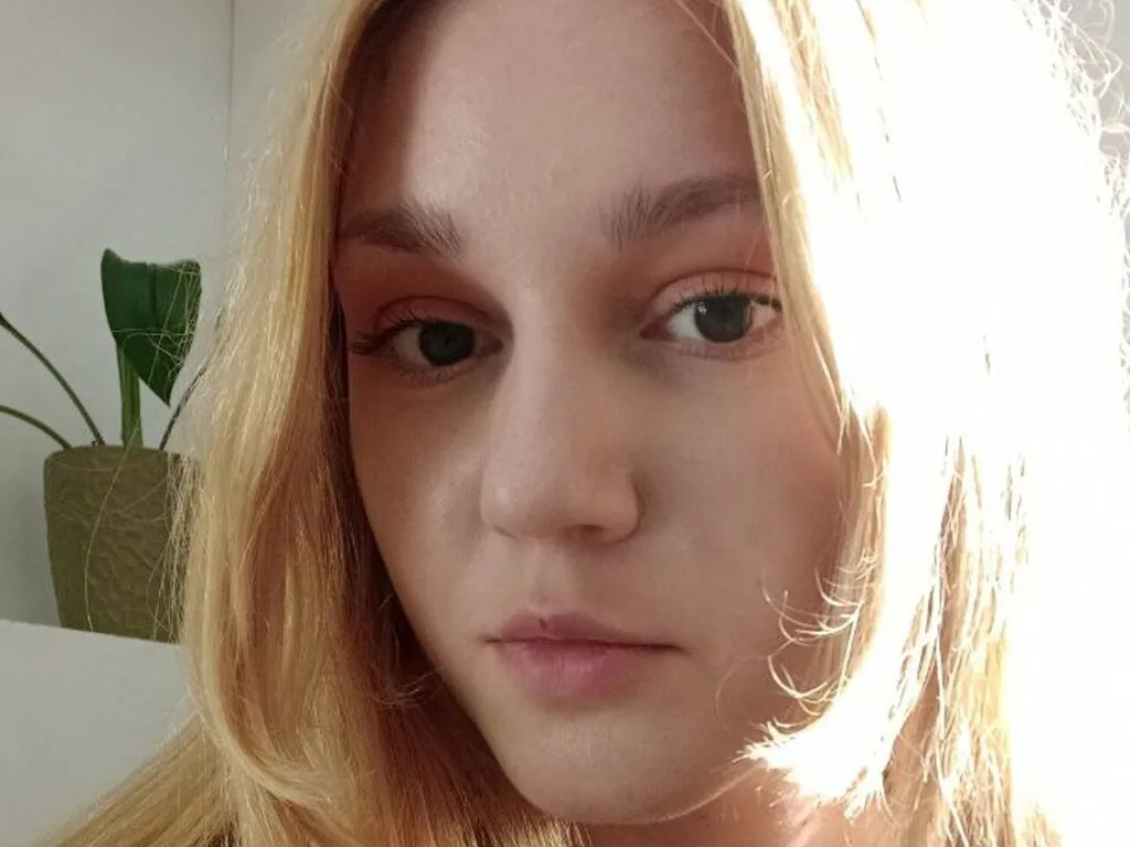 StefaniLuxe – webcam model profile photo